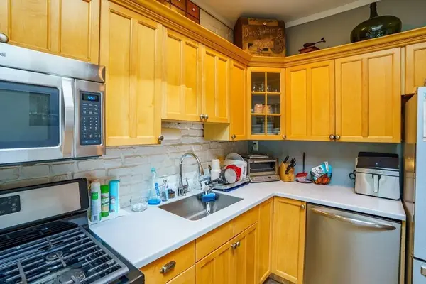 759 E 7th St #3, Boston, MA 02127