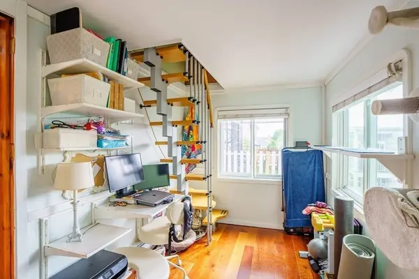 759 E 7th St #3, Boston, MA 02127