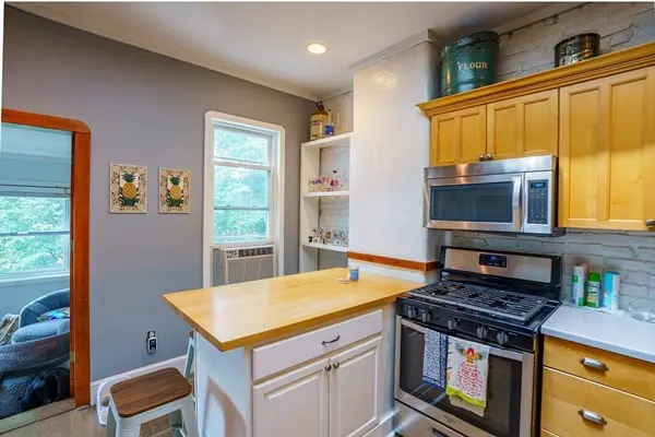 759 E 7th St #3, Boston, MA 02127