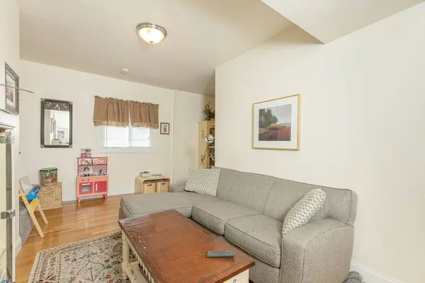 9 P St #1, Boston, MA 02127