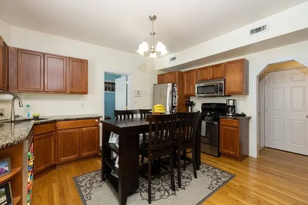 9 P St #1, Boston, MA 02127