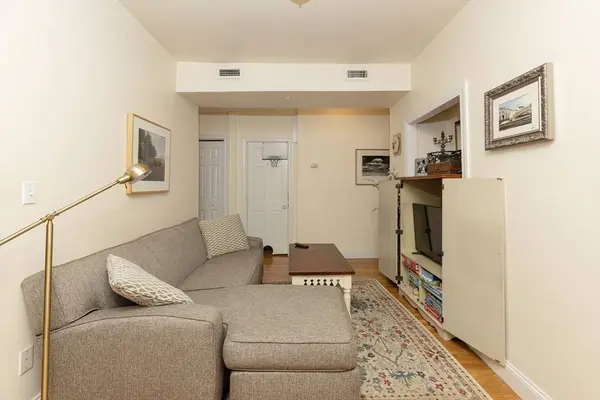 9 P St #1, Boston, MA 02127