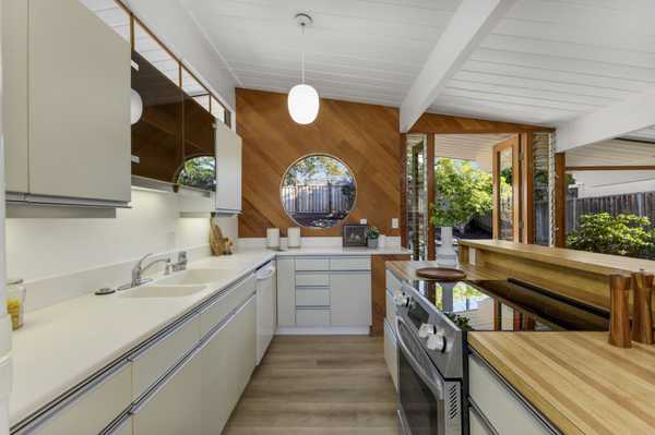 1010 La Salle Dr, Sunnyvale, CA 94087-5203