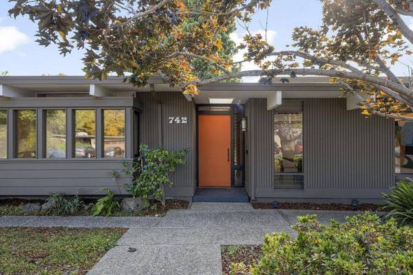 742 De Soto DR, Palo Alto, CA 94303