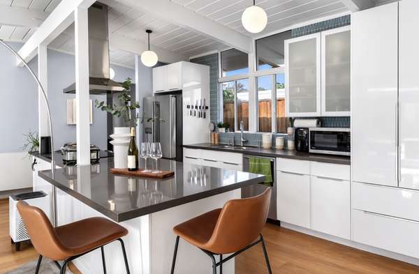 637 Vanessa Dr, San Mateo, CA 94402-2616