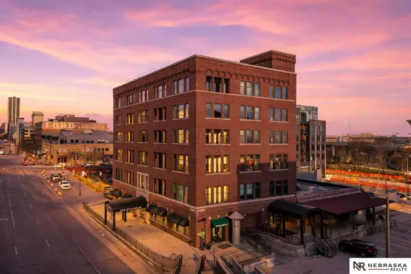 902 Dodge ST, Omaha, NE 68102