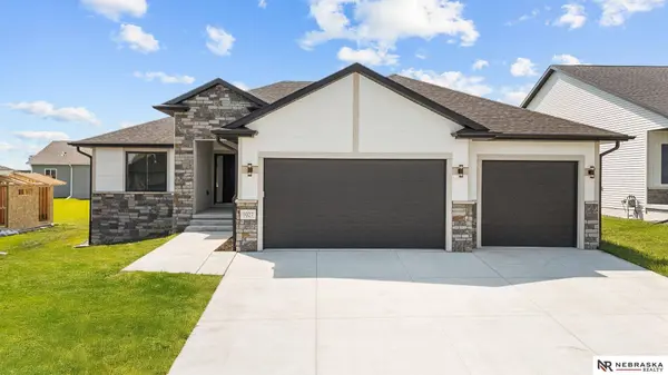1027 Asher Avenue, Hickman, NE 68372