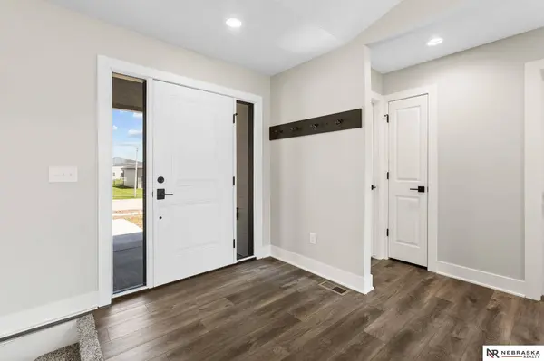 1027 Asher Avenue, Hickman, NE 68372