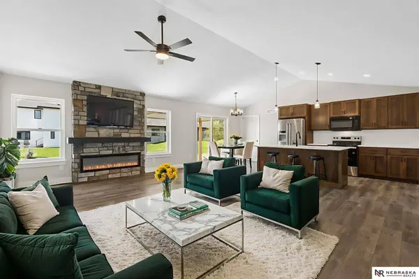 1027 Asher Avenue, Hickman, NE 68372