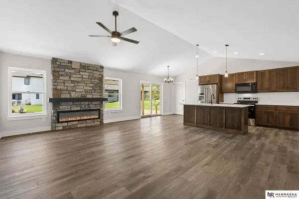 1027 Asher Avenue, Hickman, NE 68372