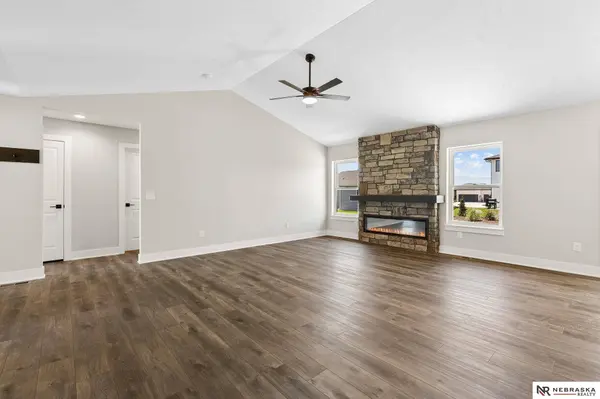 1027 Asher Avenue, Hickman, NE 68372