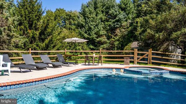 35 RED OAK DR, Coatesville, PA 19320