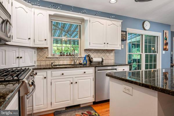 35 RED OAK DR, Coatesville, PA 19320