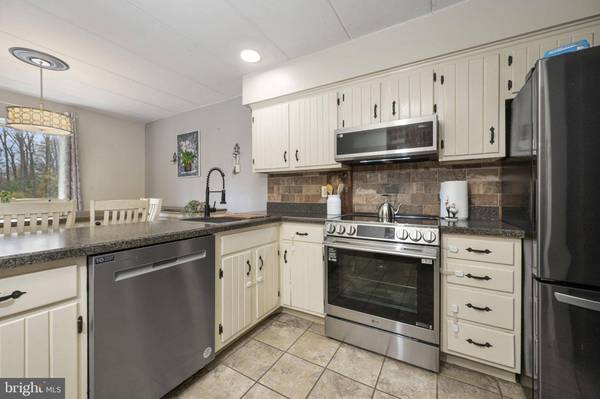 200 CAMPBELL CIR #E-13, Downingtown, PA 19335