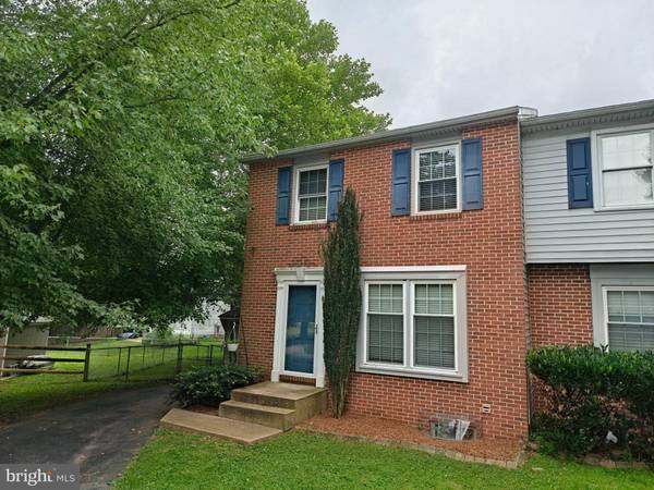 8 HARVEST DR, Thorndale, PA 19372