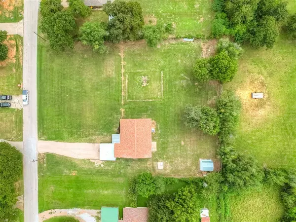 Elizabeth ST, Choctaw, OK 73020