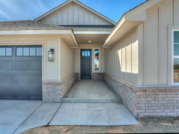 4401 Maxine DR, Choctaw, OK 73020