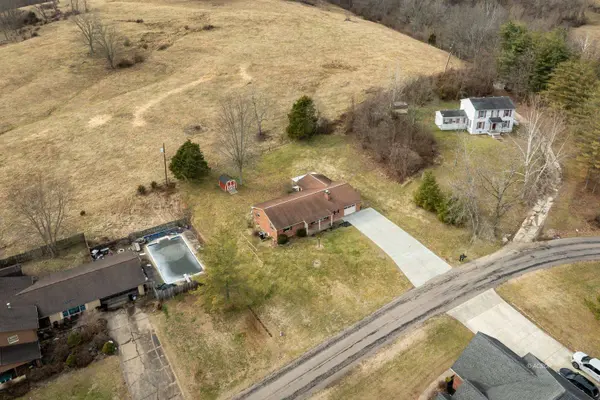 384 Debbie Dr, Gallipolis, OH 45631