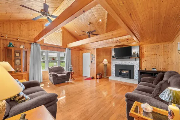822 Neighborhood Rd, Gallipolis, OH 45631