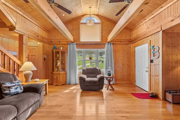 822 Neighborhood Rd, Gallipolis, OH 45631