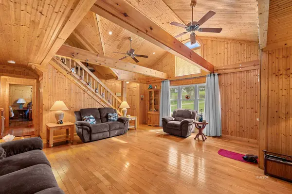 822 Neighborhood Rd, Gallipolis, OH 45631