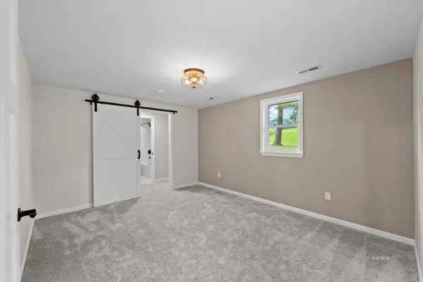 13084 St Rt 279, Oak Hill, OH 45685