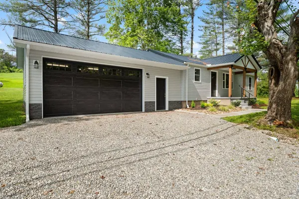 13084 St Rt 279, Oak Hill, OH 45685