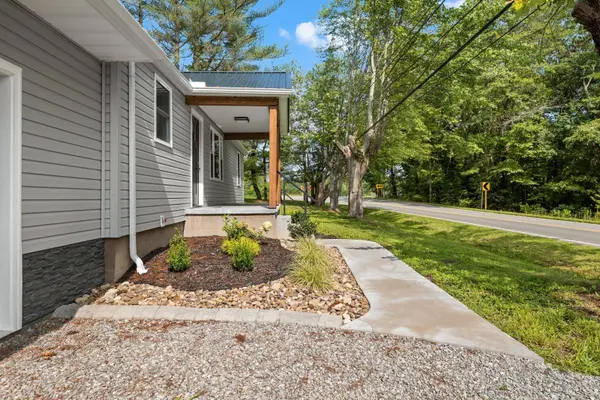13084 St Rt 279, Oak Hill, OH 45685