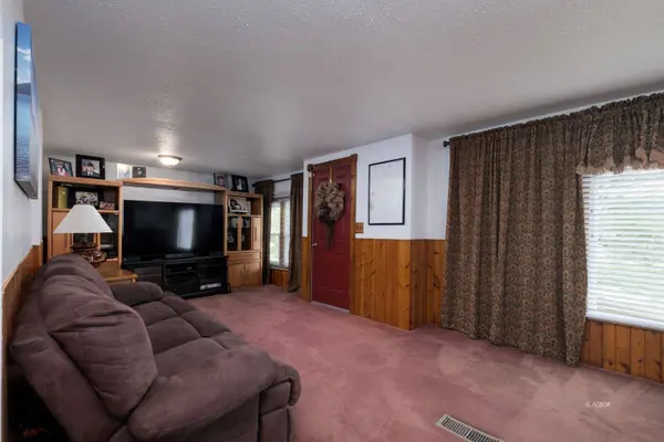 9215 State Route 160, Bidwell, OH 45614