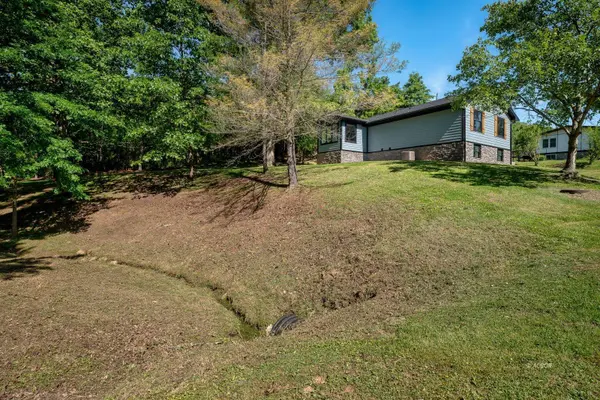 618 Jay Dr, Gallipolis, OH 45631