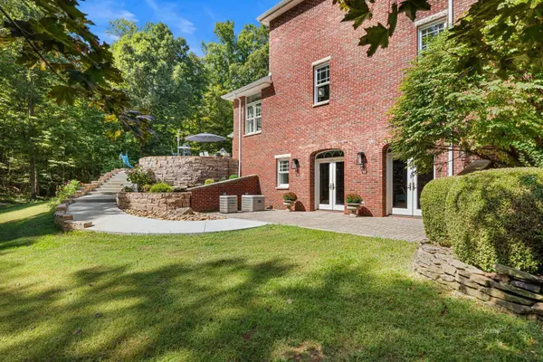 563 Juniper Ln, Gallipolis, OH 45631