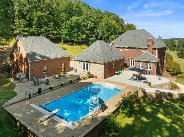 563 Juniper Ln, Gallipolis, OH 45631