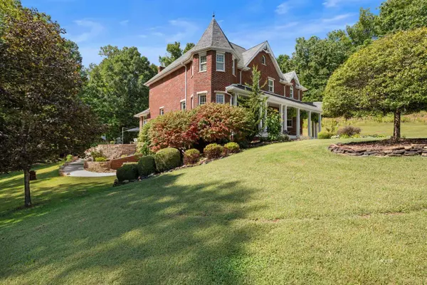 563 Juniper Ln, Gallipolis, OH 45631