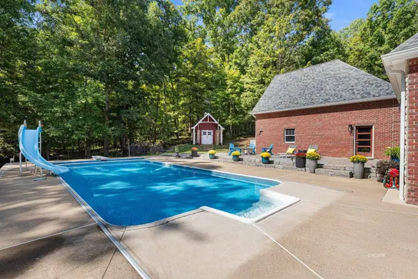 563 Juniper Ln, Gallipolis, OH 45631