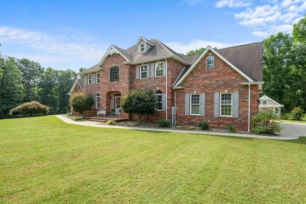 464 Oak Ridge Dr, Gallipolis, OH 45631