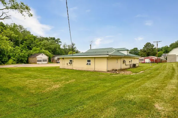 39520 Bradbury, Middleport, OH 45772