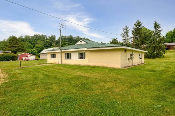 39520 Bradbury, Middleport, OH 45772