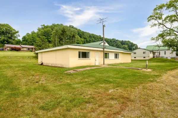 39520 Bradbury, Middleport, OH 45772