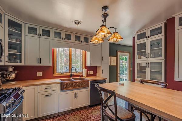7 Western Avenue, Charlton, NY 12019