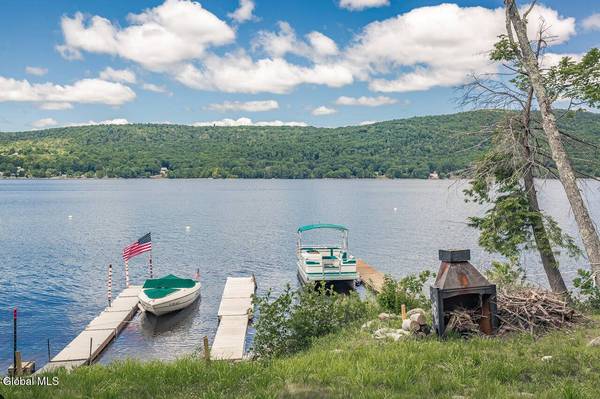 1532 S Shore Road, Edinburg, NY 12835