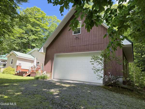 303 N Shore Rd Peck Road, Gloversville, NY 12078