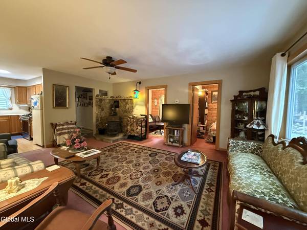 303 N Shore Rd Peck Road, Gloversville, NY 12078