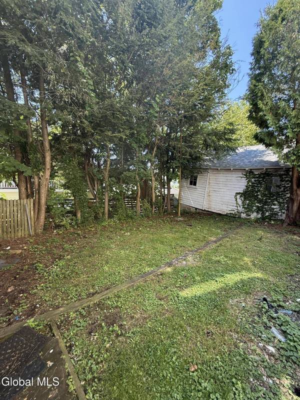 30 McClellan Avenue, Amsterdam, NY 12010