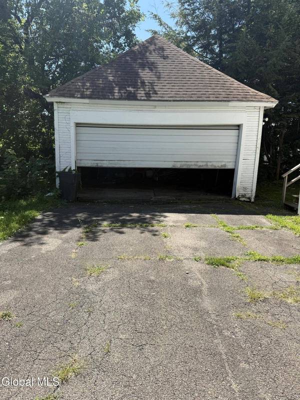 30 McClellan Avenue, Amsterdam, NY 12010