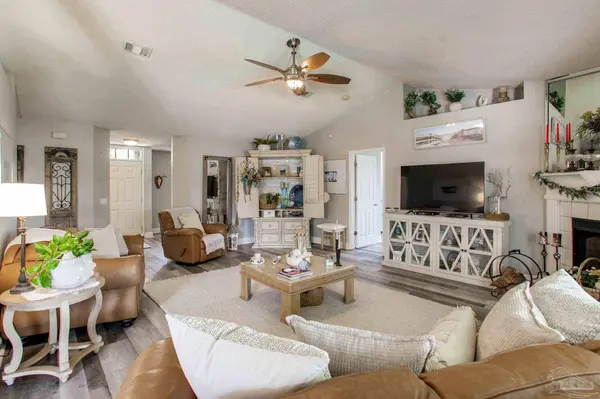 9141 Daytona Dr, Pensacola, FL 32506