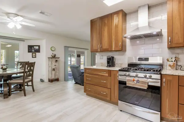 3085 Robertson Rd, Pensacola, FL 32507