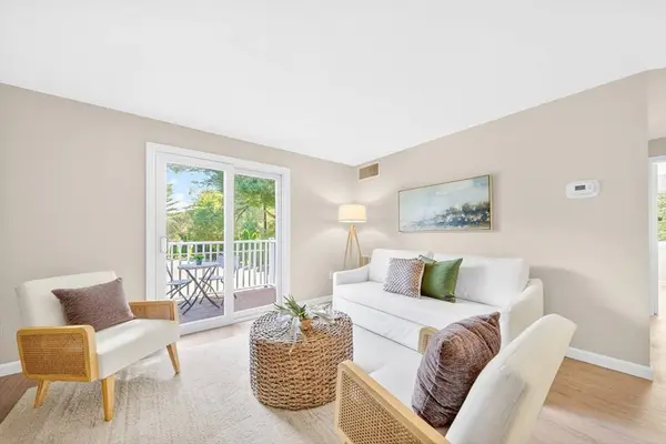 5 Silver Hill Ln #8, Natick, MA 01760