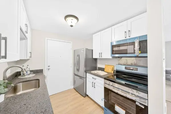 5 Silver Hill Ln #8, Natick, MA 01760