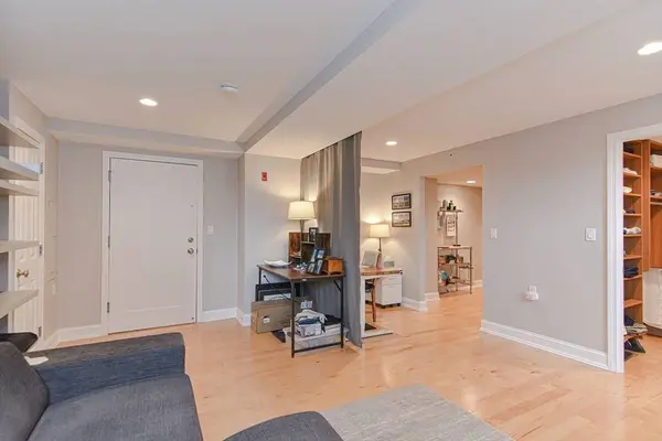20 Chapel St #B313, Brookline, MA 02446