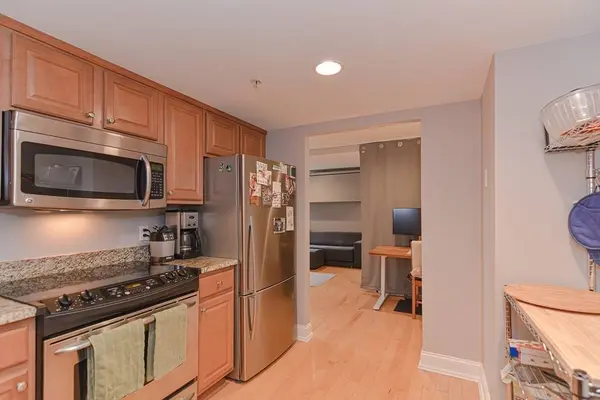 20 Chapel St #B313, Brookline, MA 02446